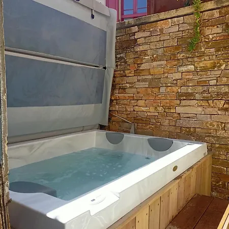 Un Dans La Cite * Carcassonne